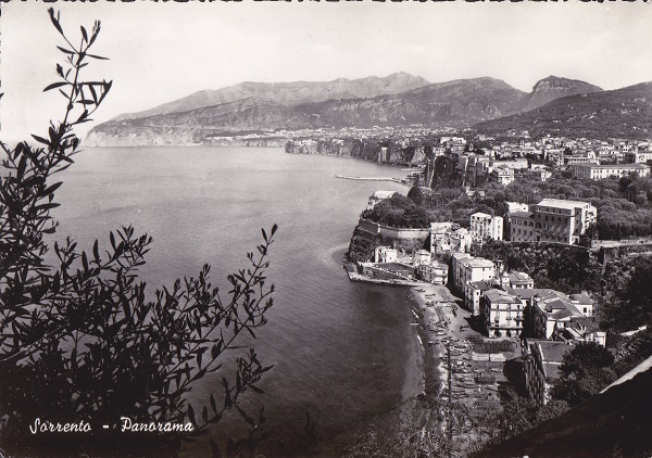 Sorrento (so24-123) Panorama - Viaggiata 1957