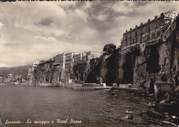 Sorrento (so24-82) Hotel Sirene - Viaggiata 1953