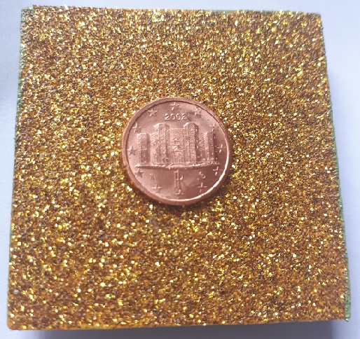 Anno 2002 cent. 1 - Italia - cm 5x5  - oro