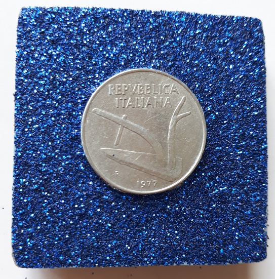 Anno 1977 lire 10 cm 5x5 blu