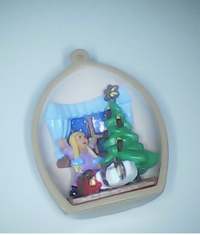 Gusci di Natale 1998 - G. con albero e bimba 06